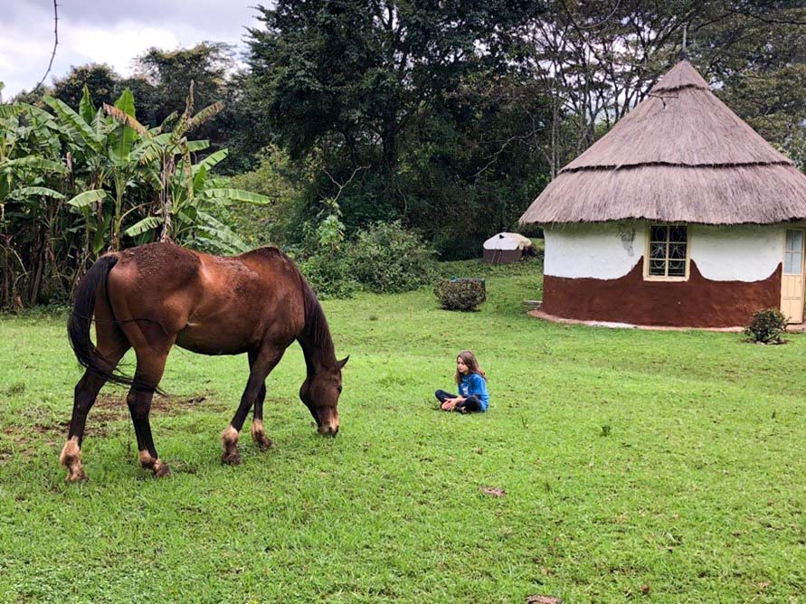 Deux des membres de l’équipe Bio’vet en mission humanitaire au Kenya